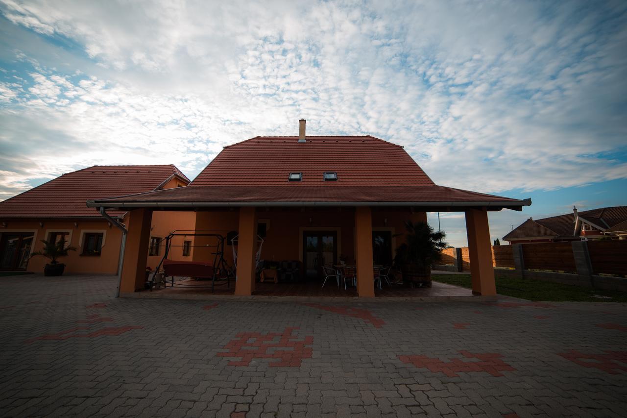 Bíbic Vendégházak Nagybajom Exterior foto